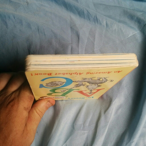 Dr. Seuss's ABC: An Amazing Alphabet Book! - Picture 7 of 11